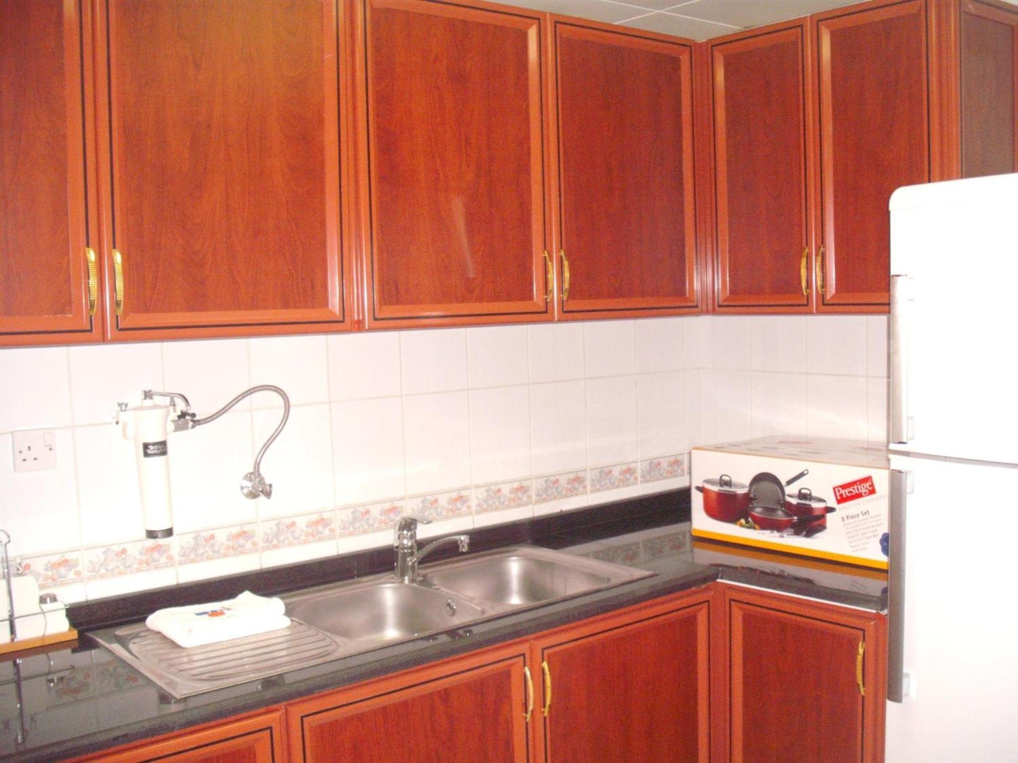 Abu Dhabi Plaza Hotel Apartments Экстерьер фото