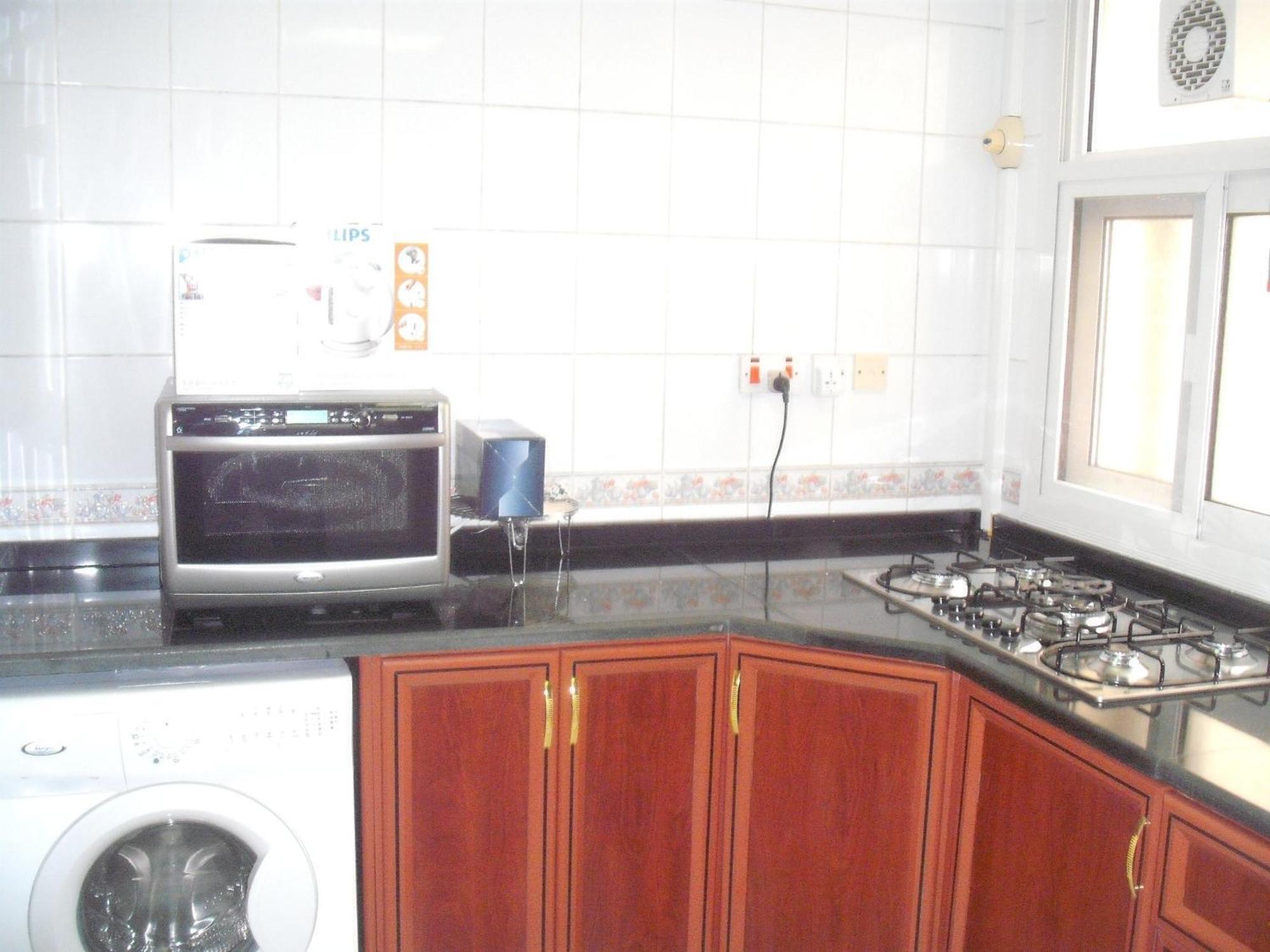 Abu Dhabi Plaza Hotel Apartments Экстерьер фото