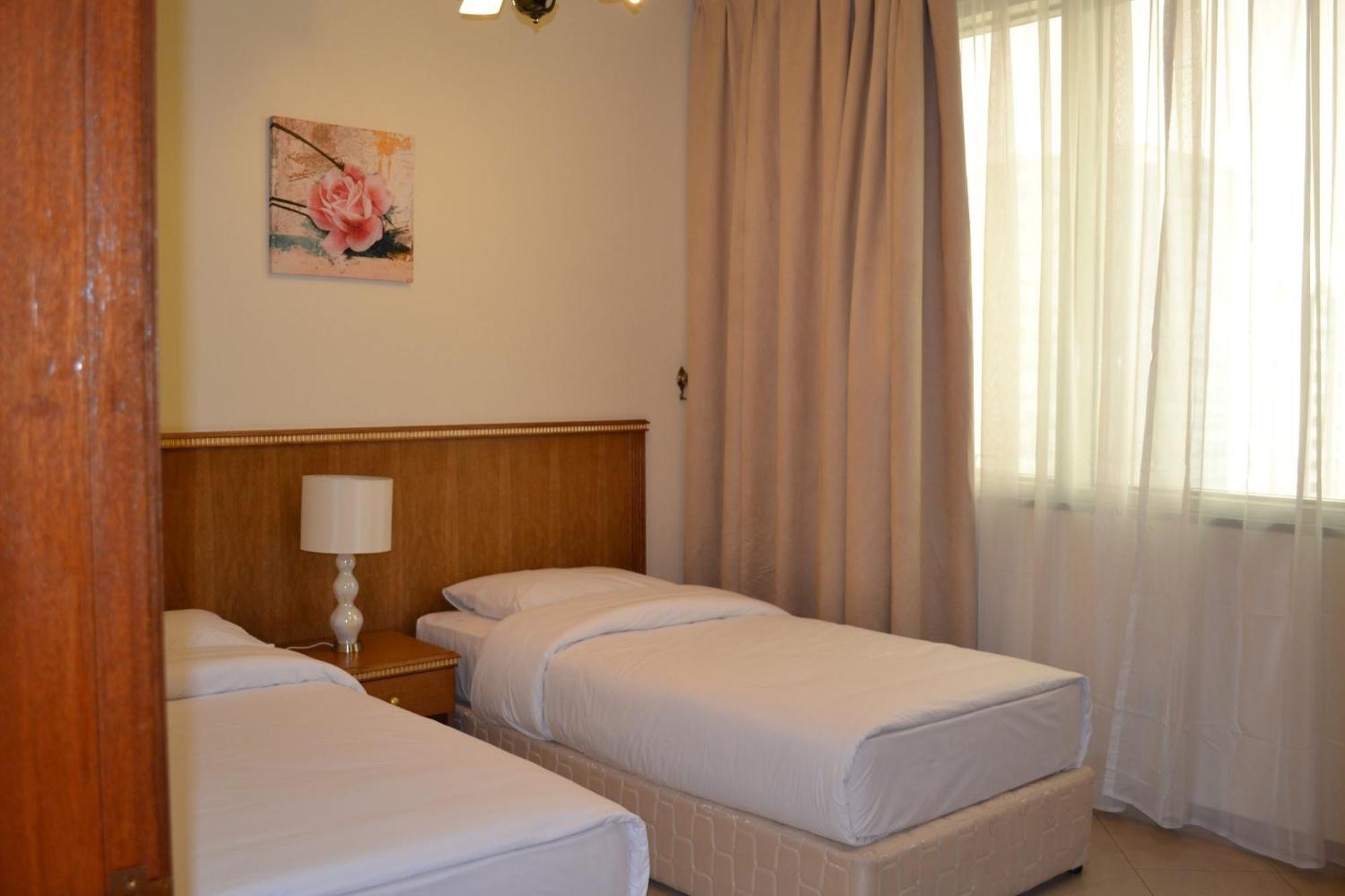 Abu Dhabi Plaza Hotel Apartments Экстерьер фото