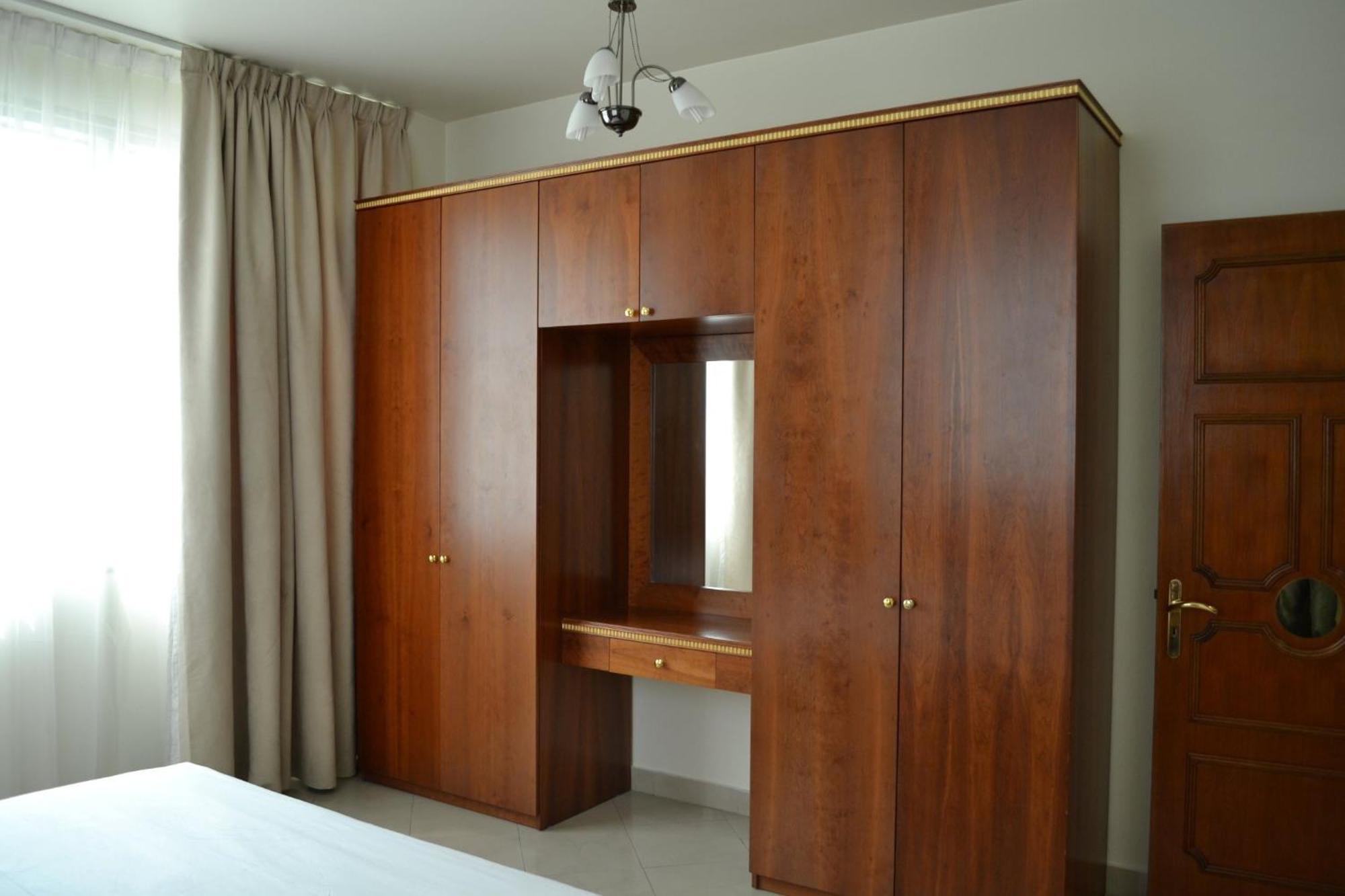 Abu Dhabi Plaza Hotel Apartments Экстерьер фото