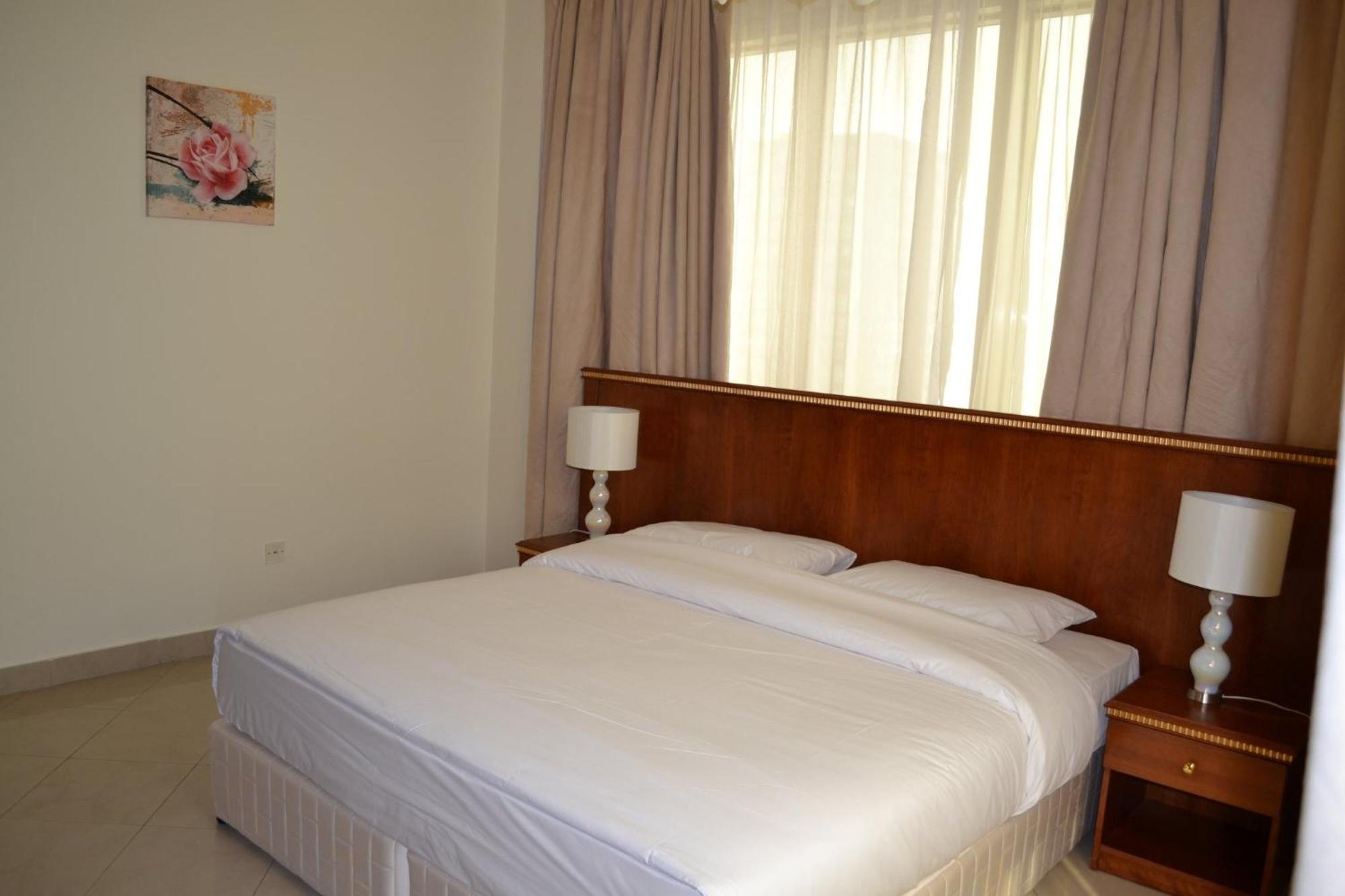 Abu Dhabi Plaza Hotel Apartments Экстерьер фото