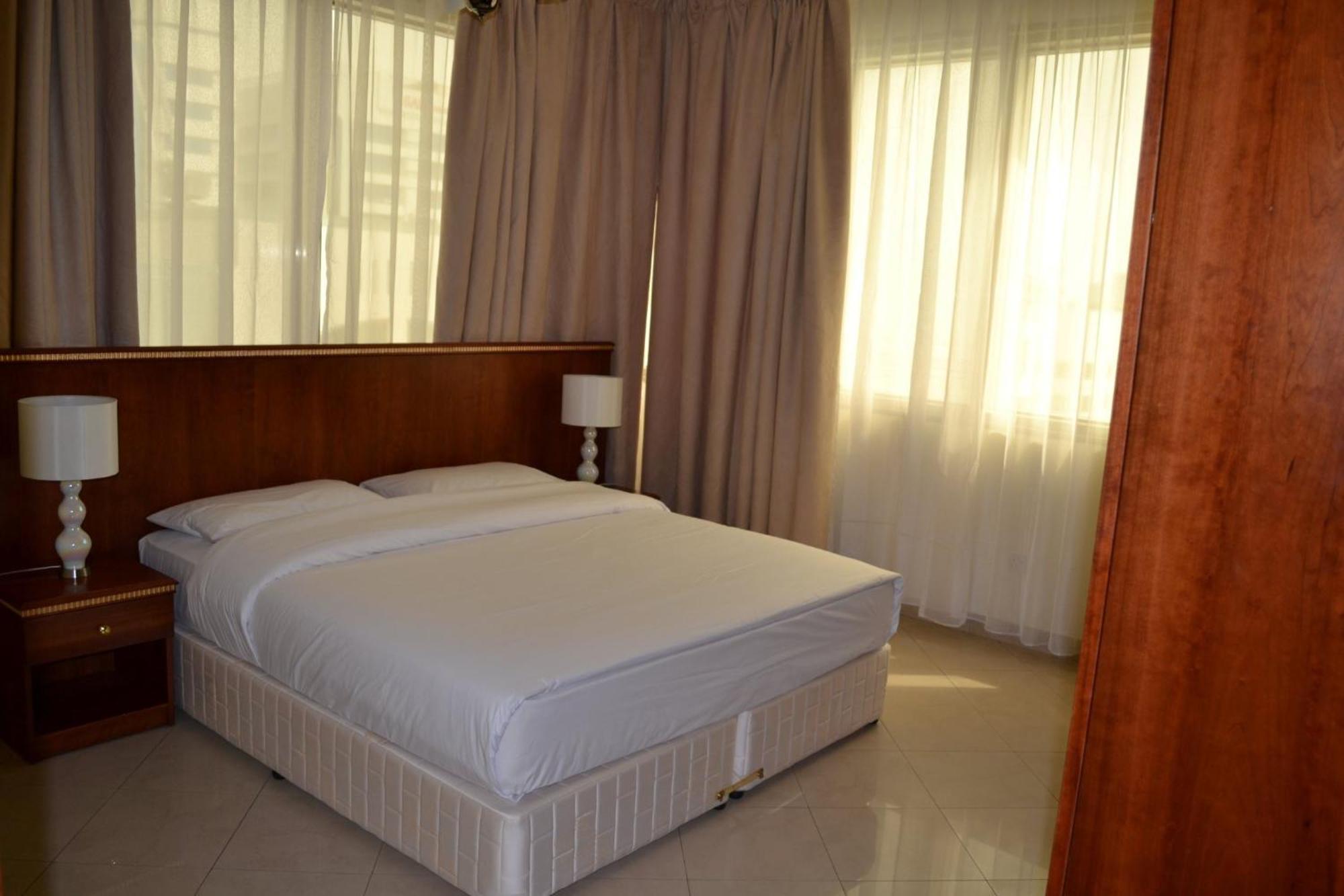 Abu Dhabi Plaza Hotel Apartments Экстерьер фото