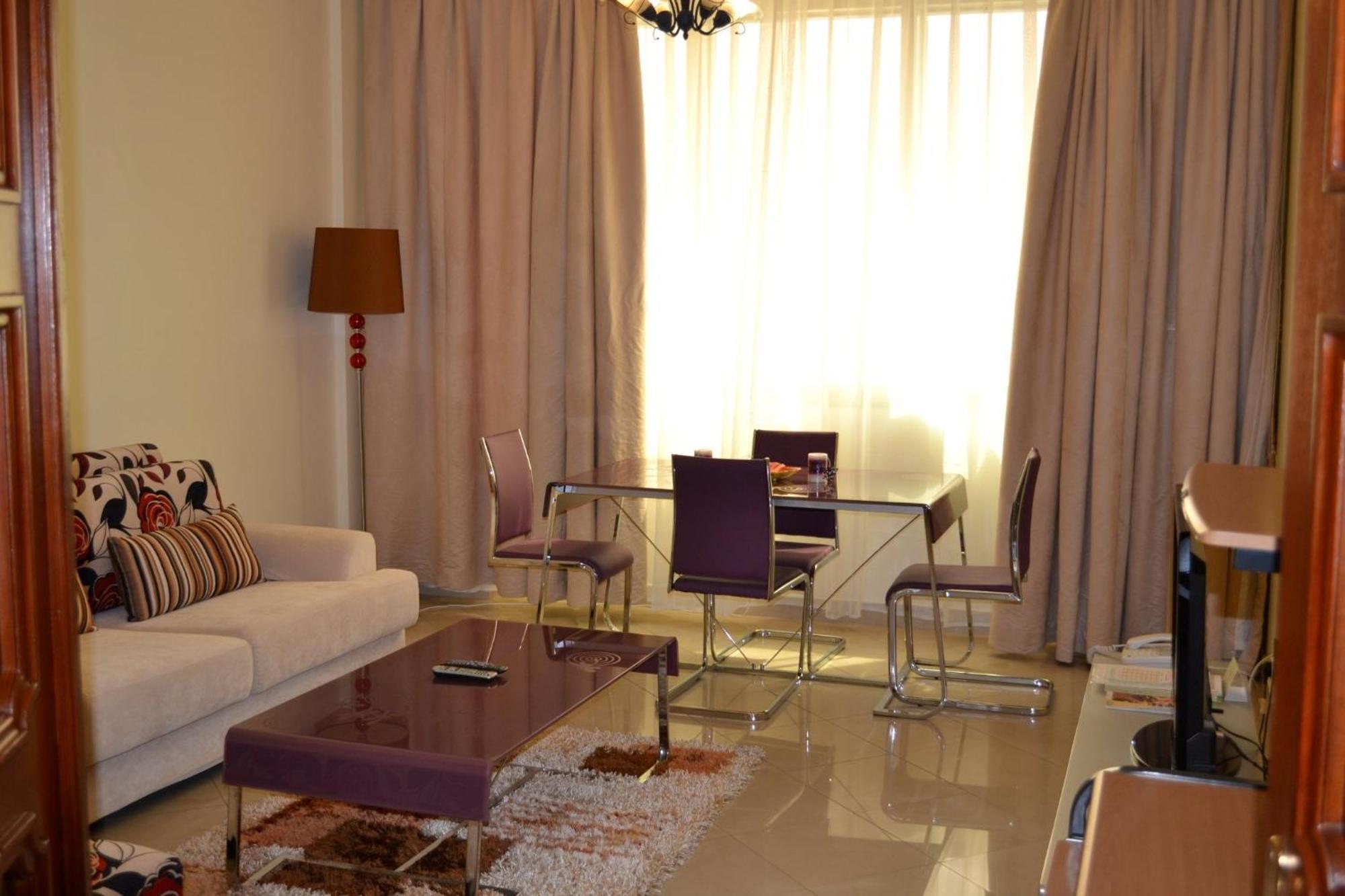 Abu Dhabi Plaza Hotel Apartments Экстерьер фото
