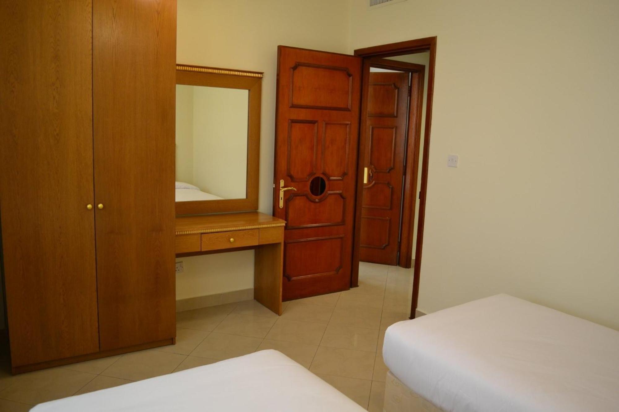 Abu Dhabi Plaza Hotel Apartments Экстерьер фото