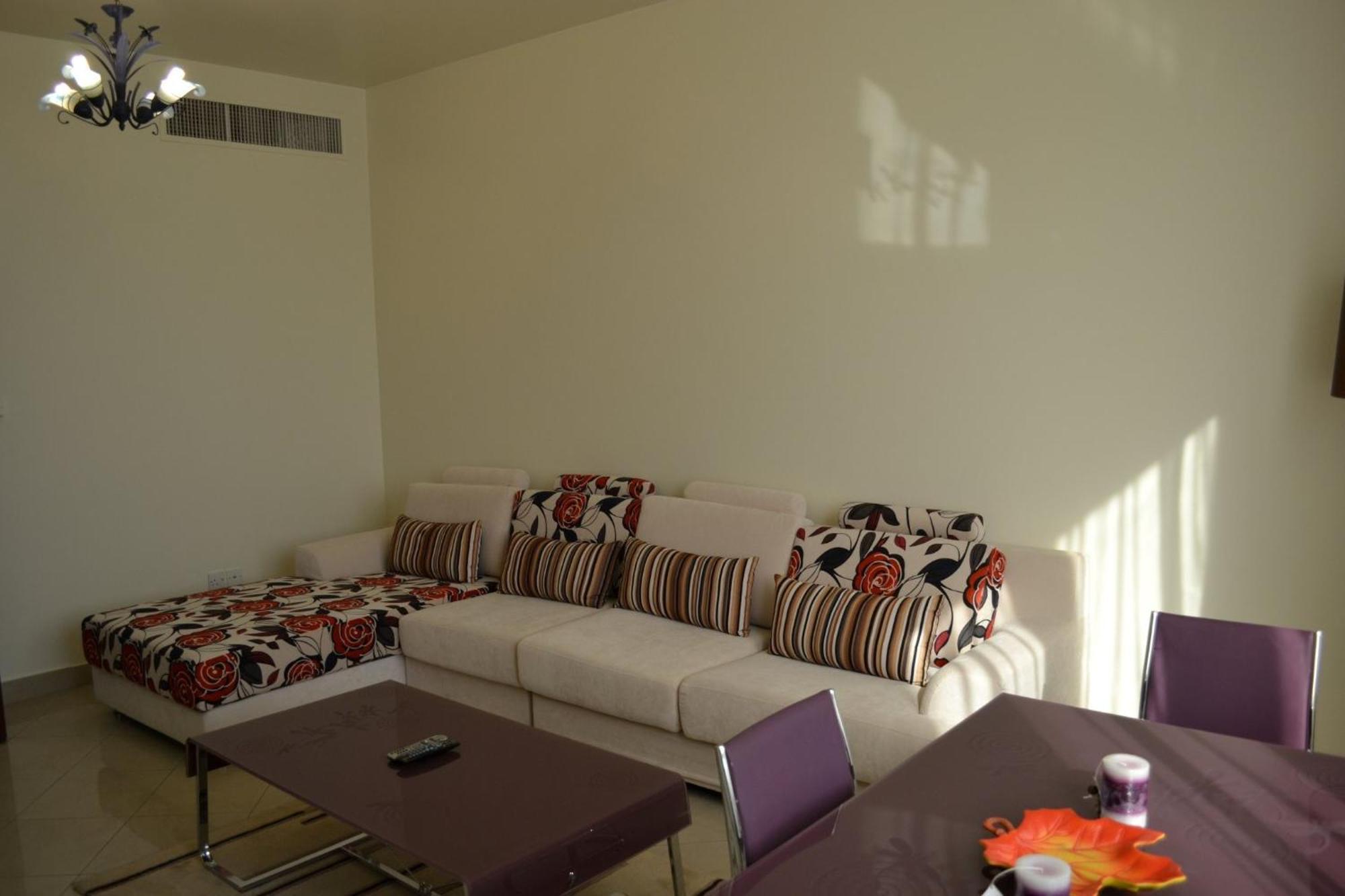 Abu Dhabi Plaza Hotel Apartments Экстерьер фото