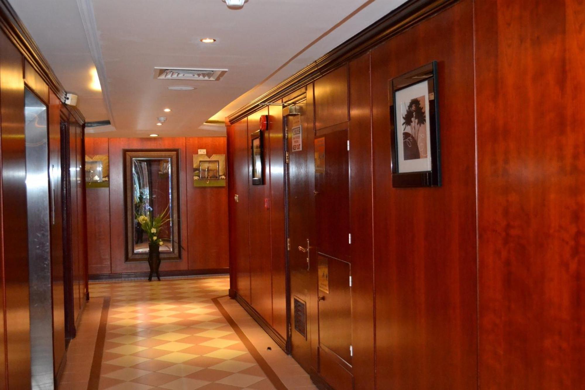 Abu Dhabi Plaza Hotel Apartments Экстерьер фото