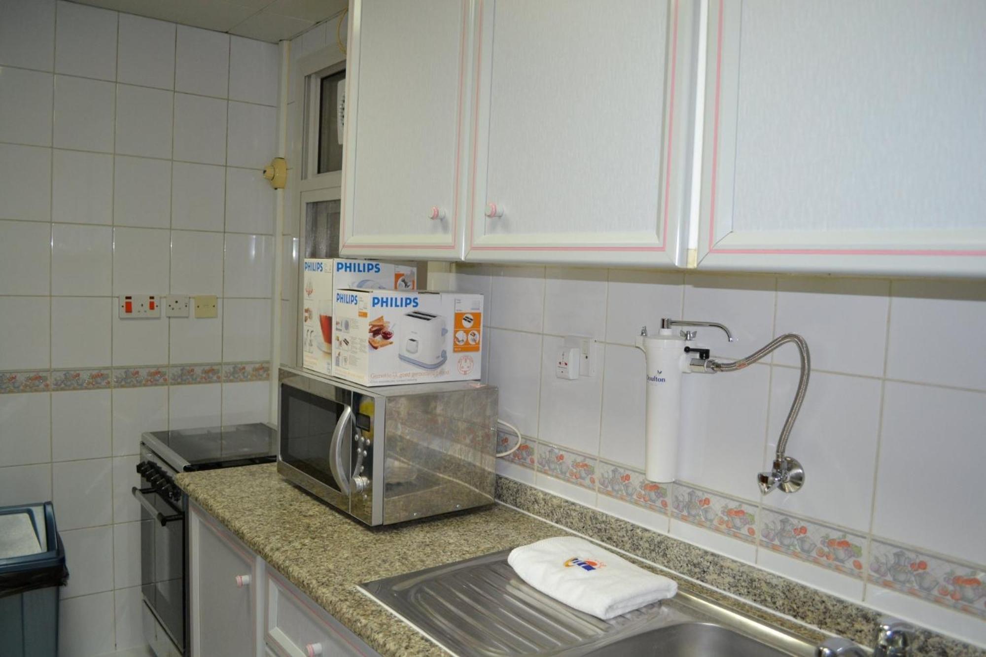 Abu Dhabi Plaza Hotel Apartments Экстерьер фото