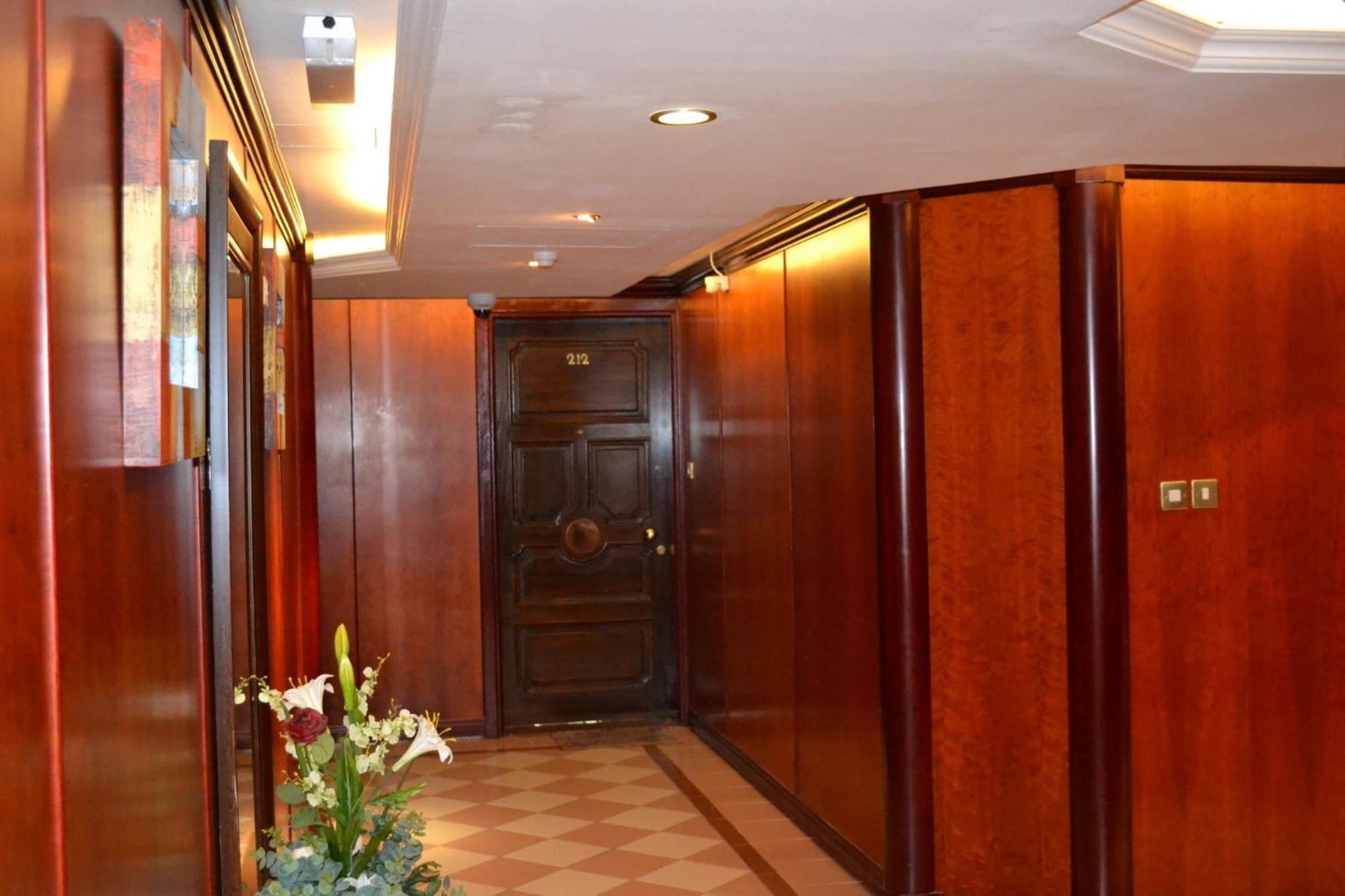 Abu Dhabi Plaza Hotel Apartments Экстерьер фото