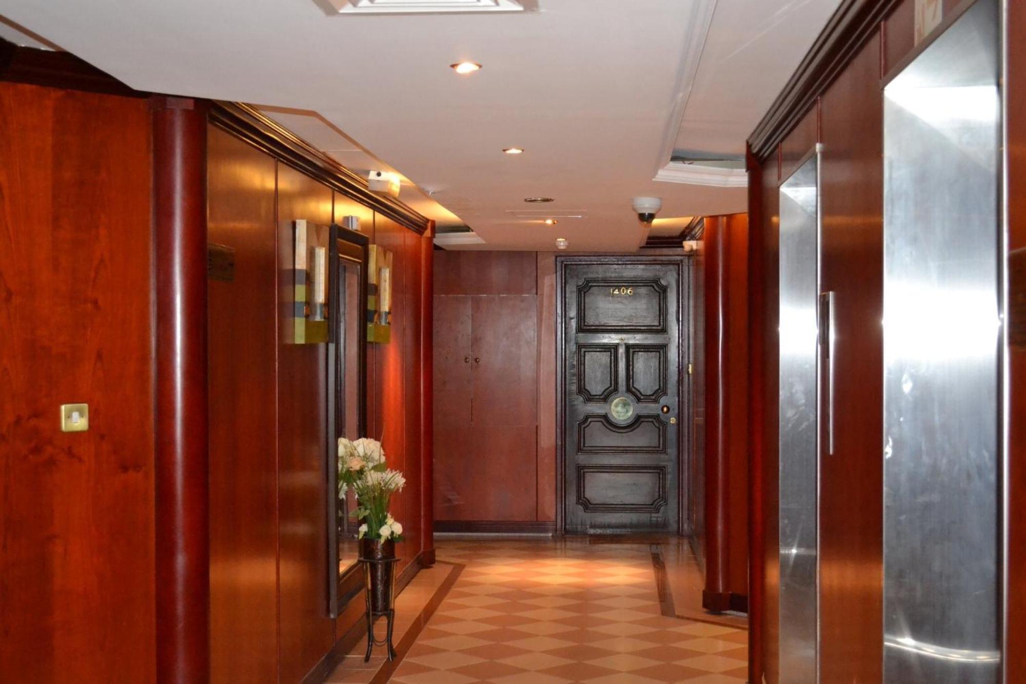 Abu Dhabi Plaza Hotel Apartments Экстерьер фото