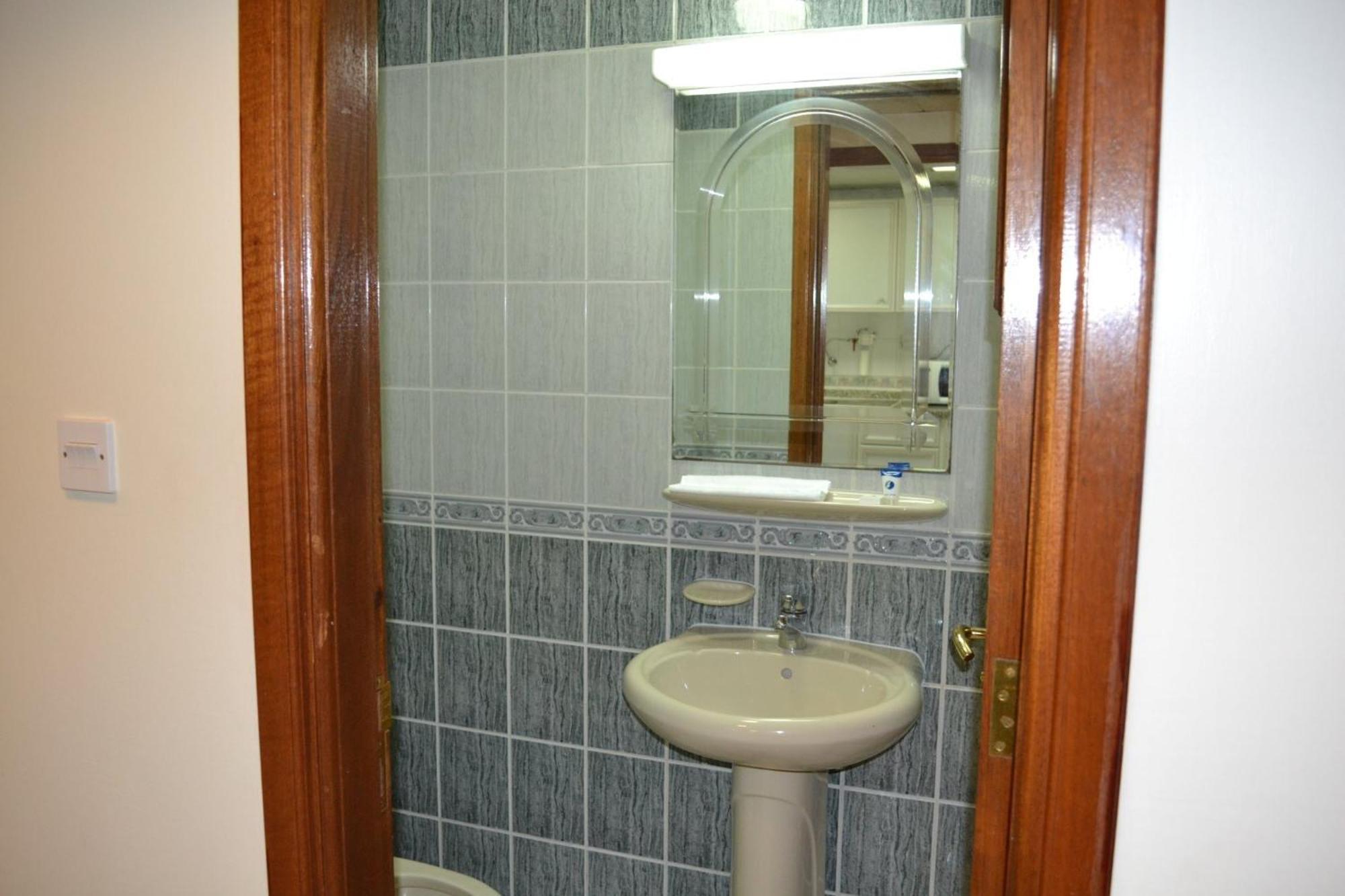 Abu Dhabi Plaza Hotel Apartments Экстерьер фото