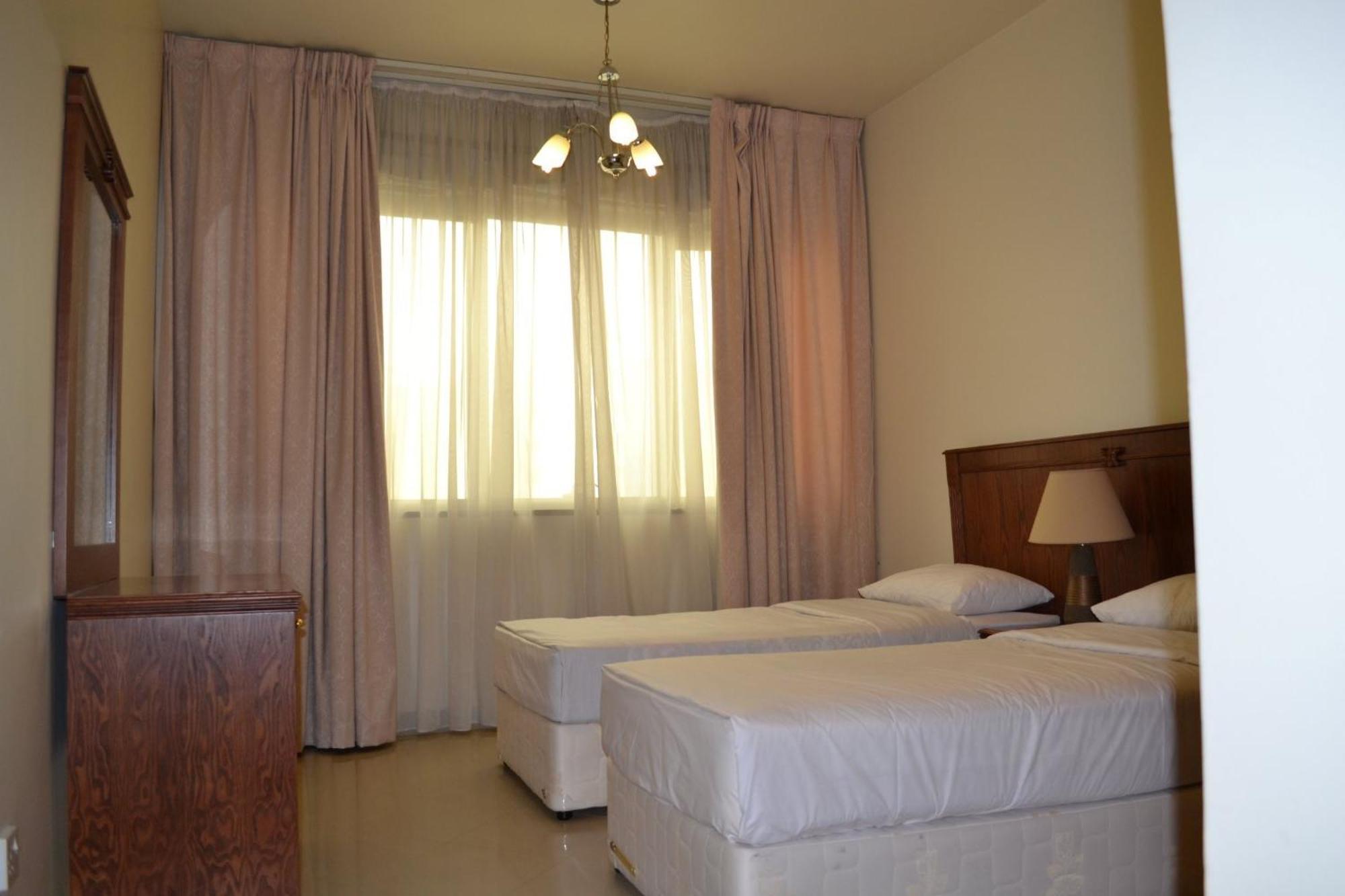 Abu Dhabi Plaza Hotel Apartments Экстерьер фото