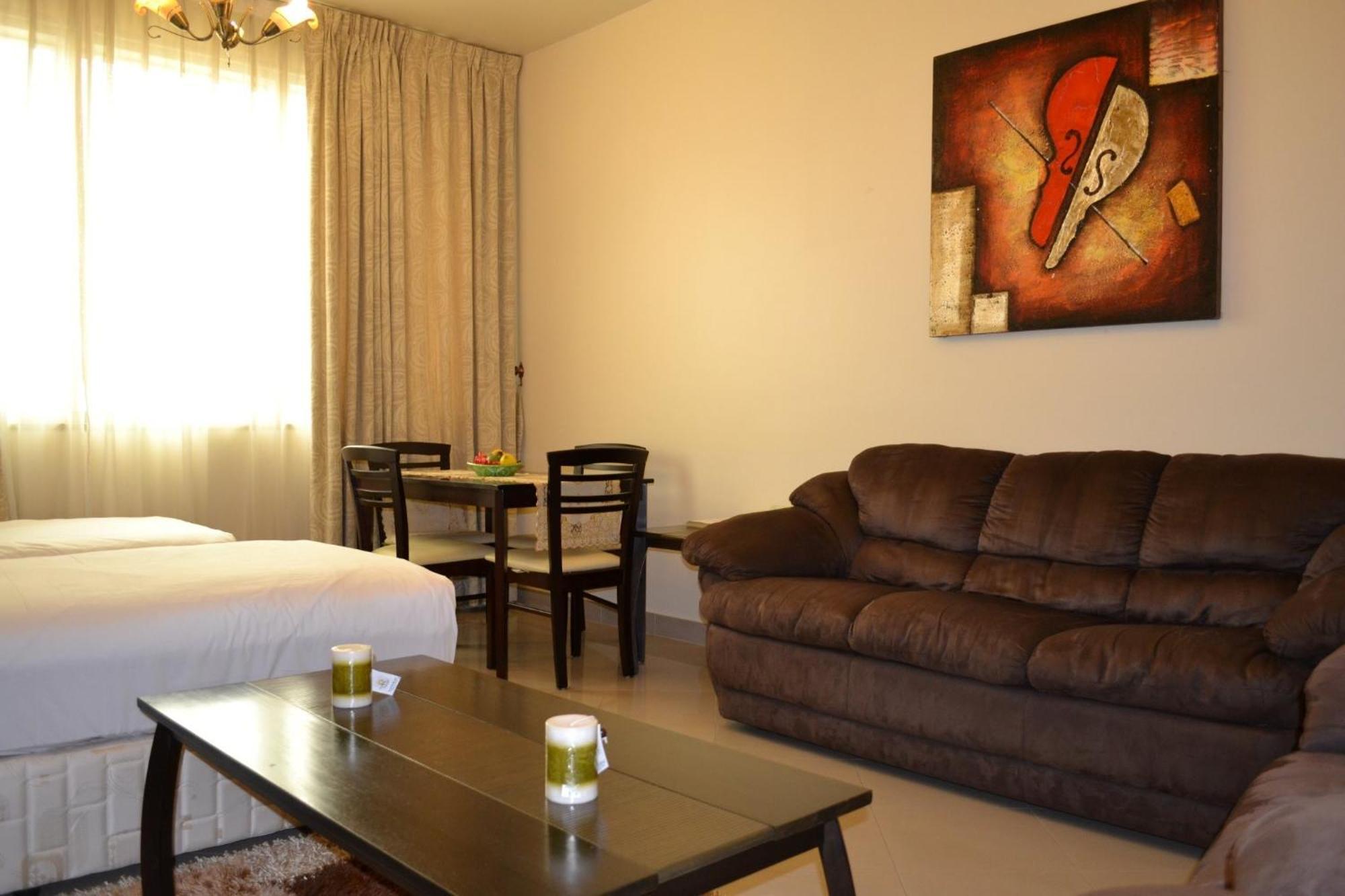 Abu Dhabi Plaza Hotel Apartments Экстерьер фото