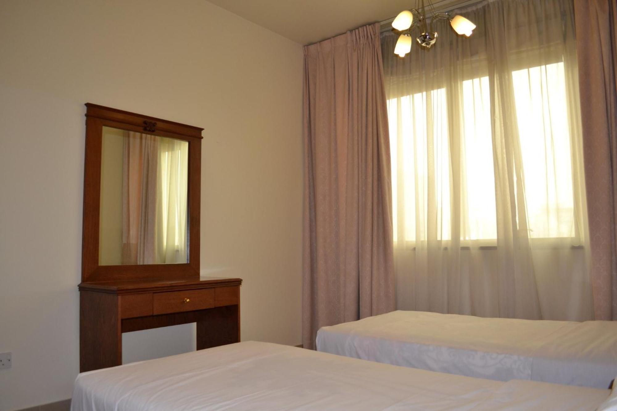 Abu Dhabi Plaza Hotel Apartments Экстерьер фото