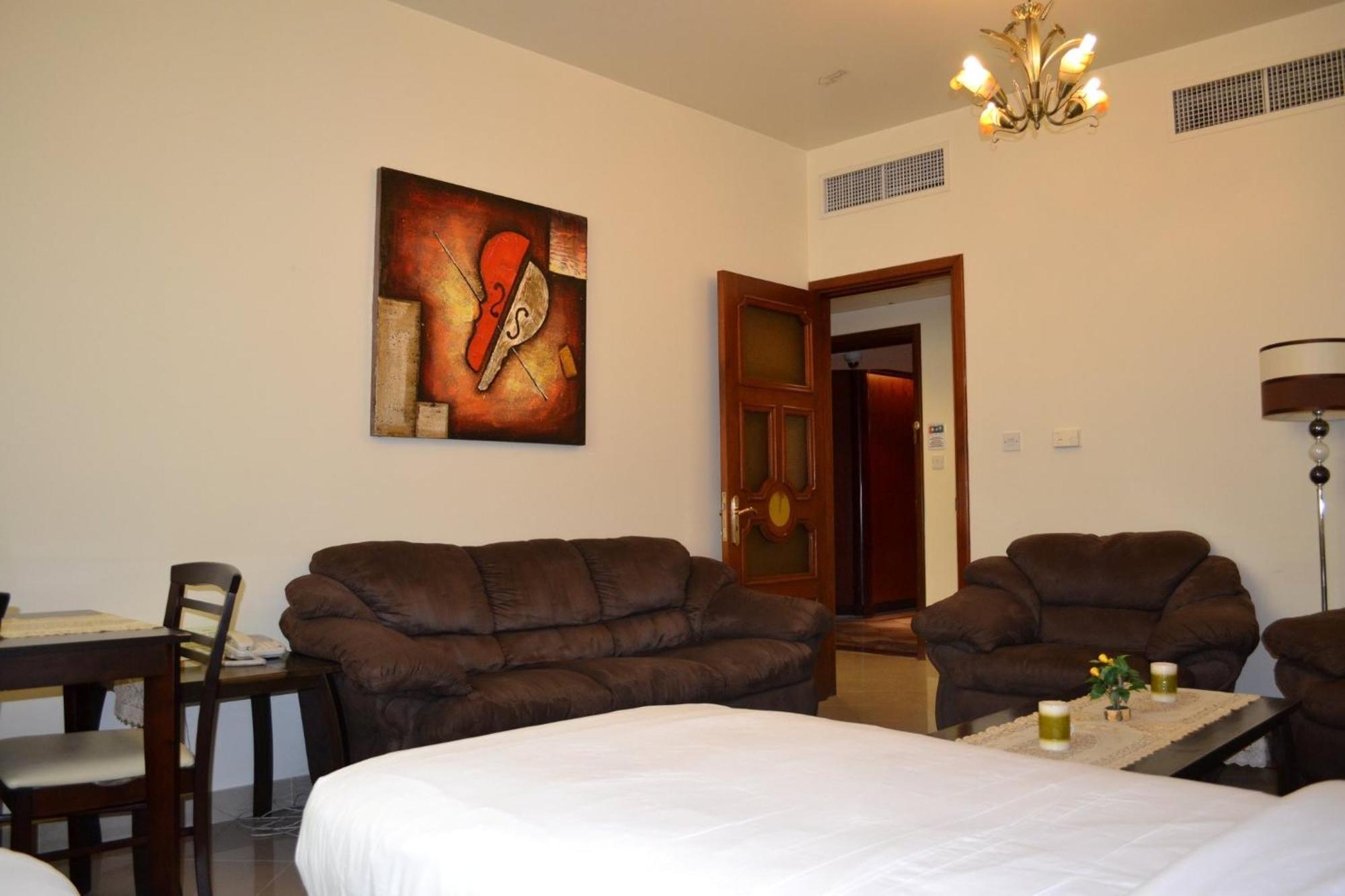 Abu Dhabi Plaza Hotel Apartments Экстерьер фото