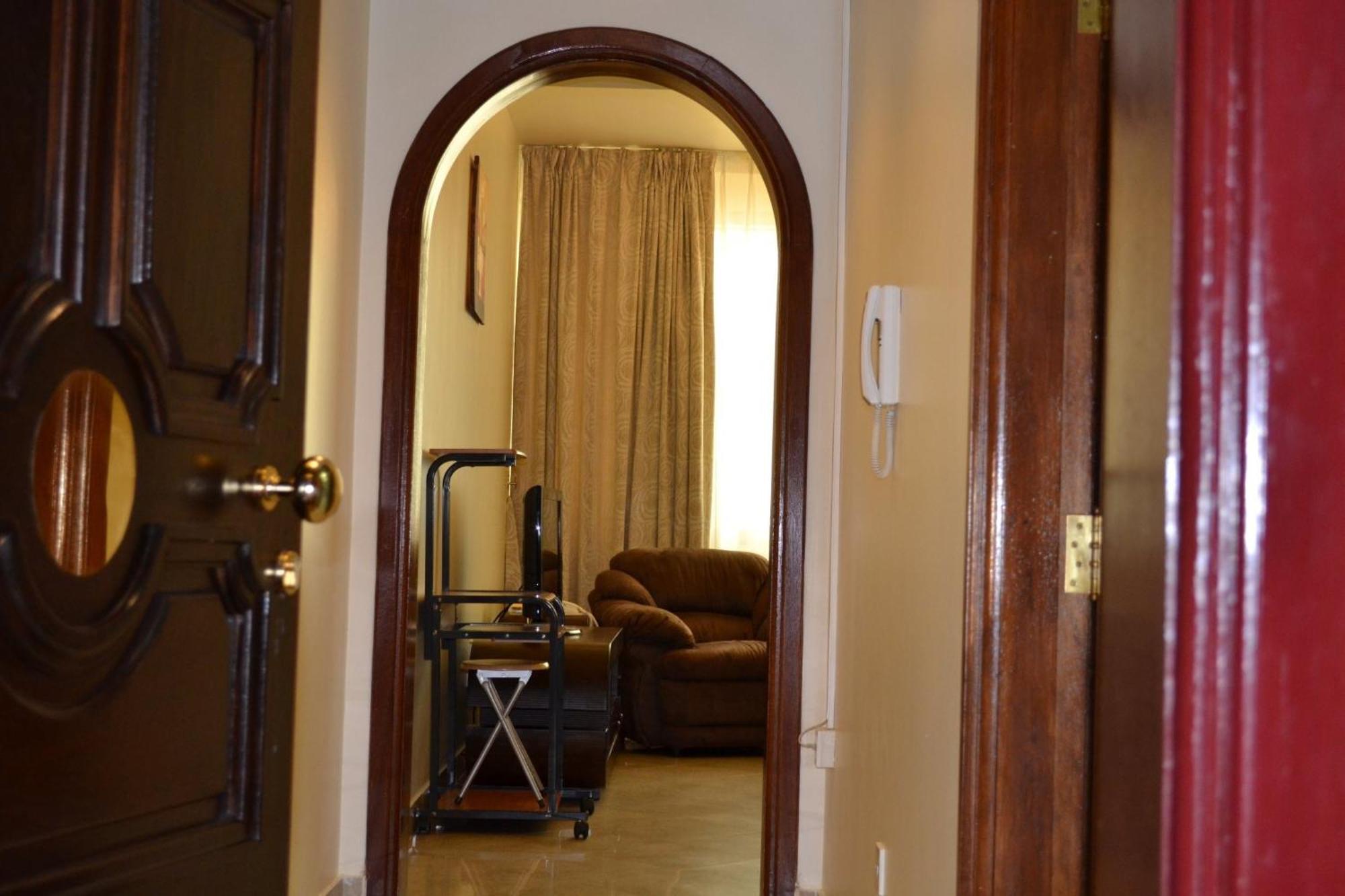 Abu Dhabi Plaza Hotel Apartments Экстерьер фото