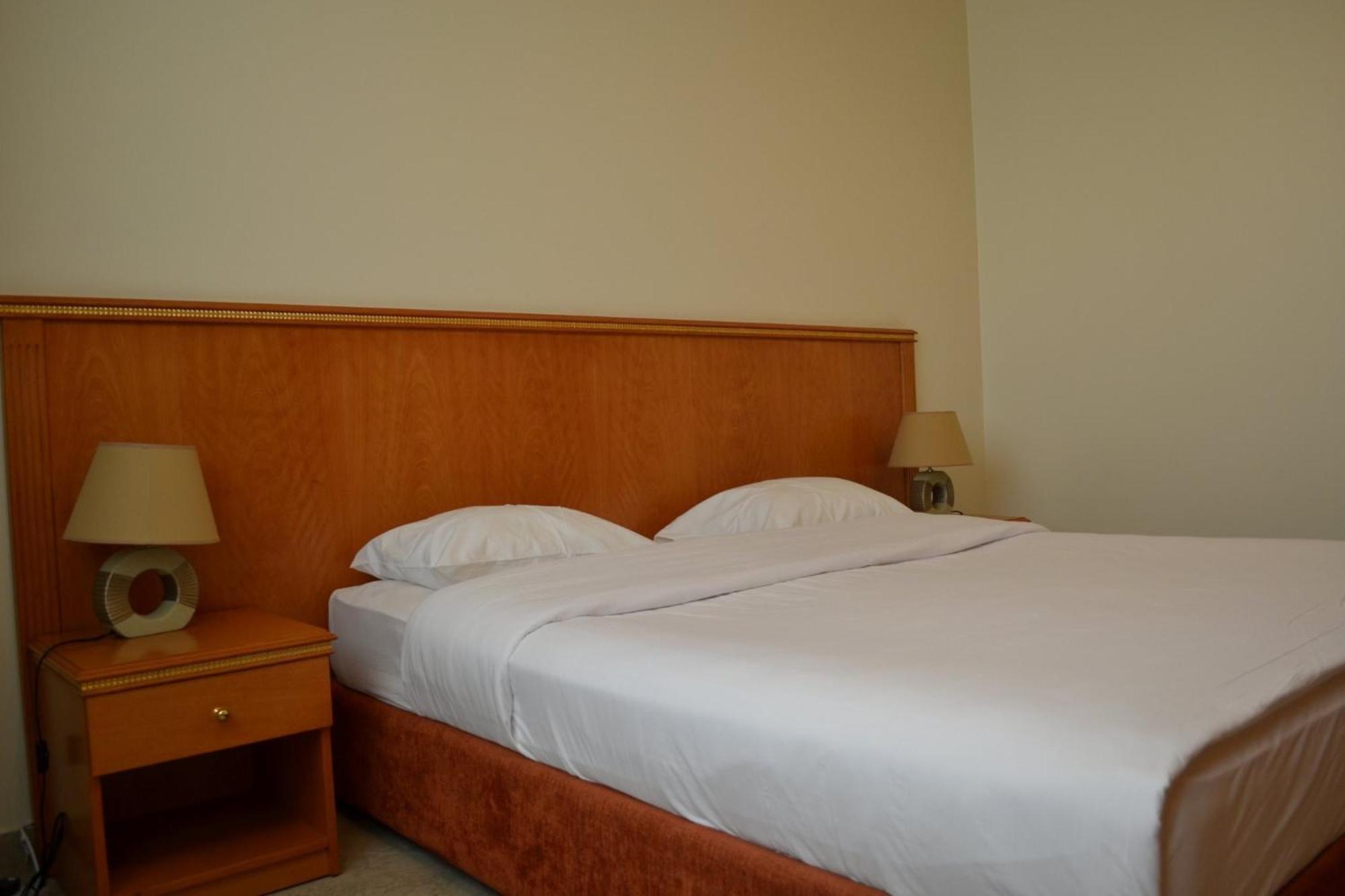 Abu Dhabi Plaza Hotel Apartments Экстерьер фото