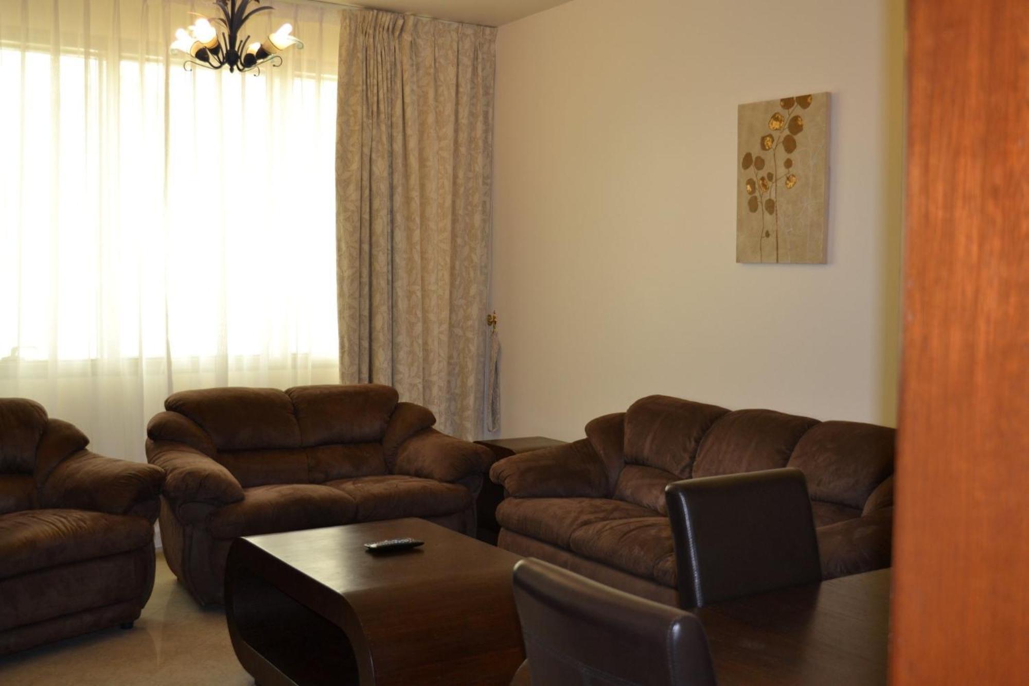 Abu Dhabi Plaza Hotel Apartments Экстерьер фото