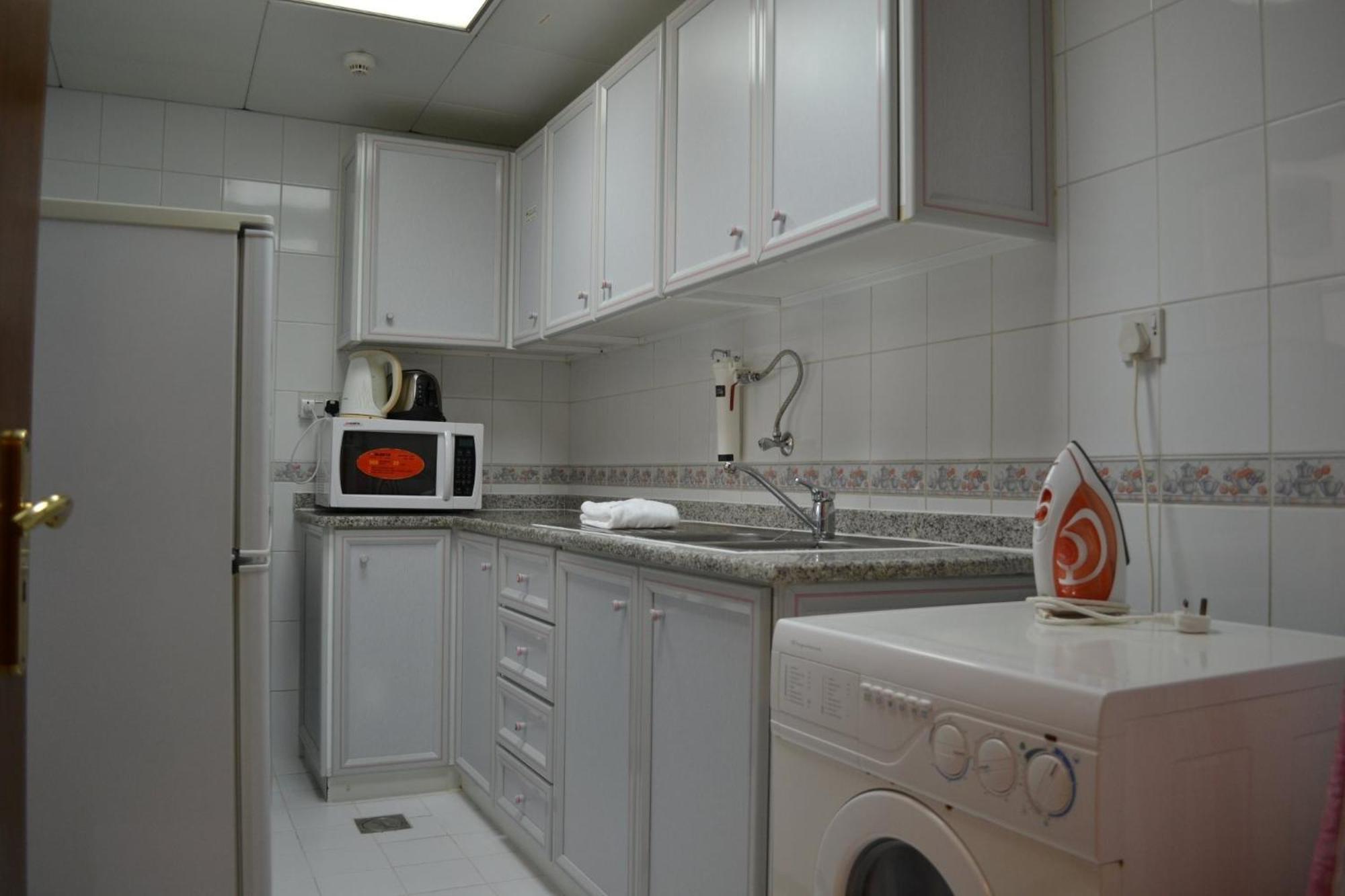 Abu Dhabi Plaza Hotel Apartments Экстерьер фото