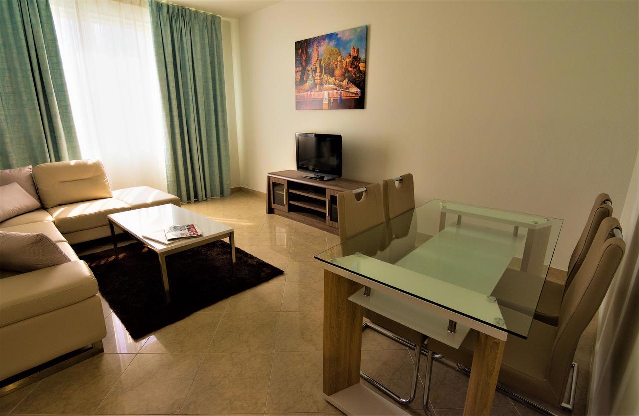Abu Dhabi Plaza Hotel Apartments Экстерьер фото
