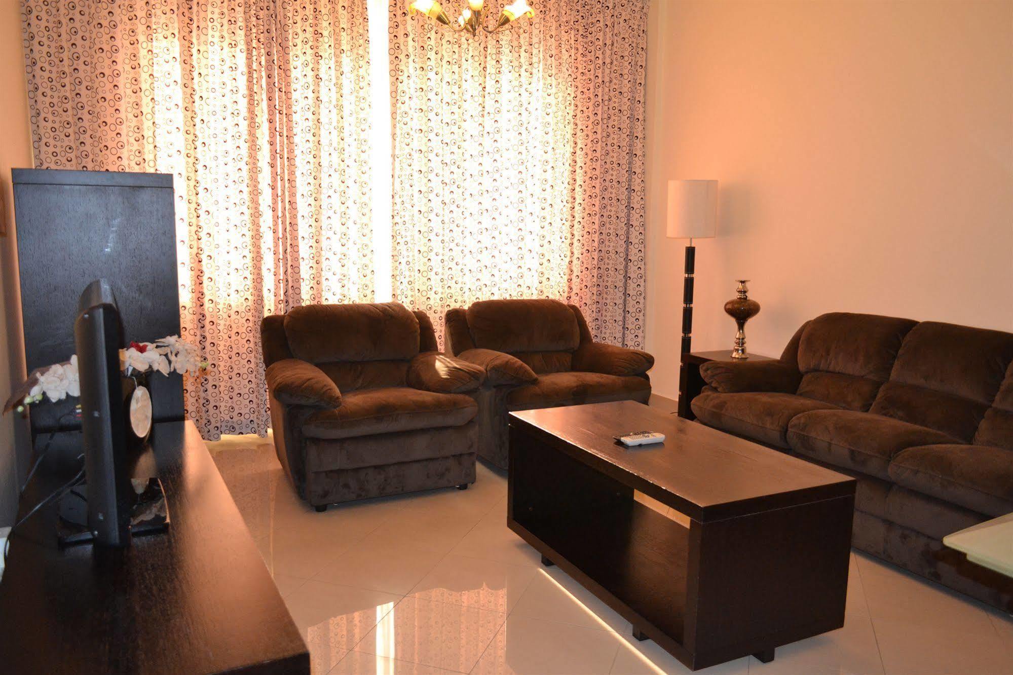 Abu Dhabi Plaza Hotel Apartments Экстерьер фото